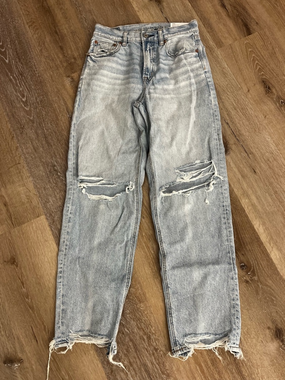 🆕American Eagle Strigid Super High-Rise Baggy Straight Ripped Jeans